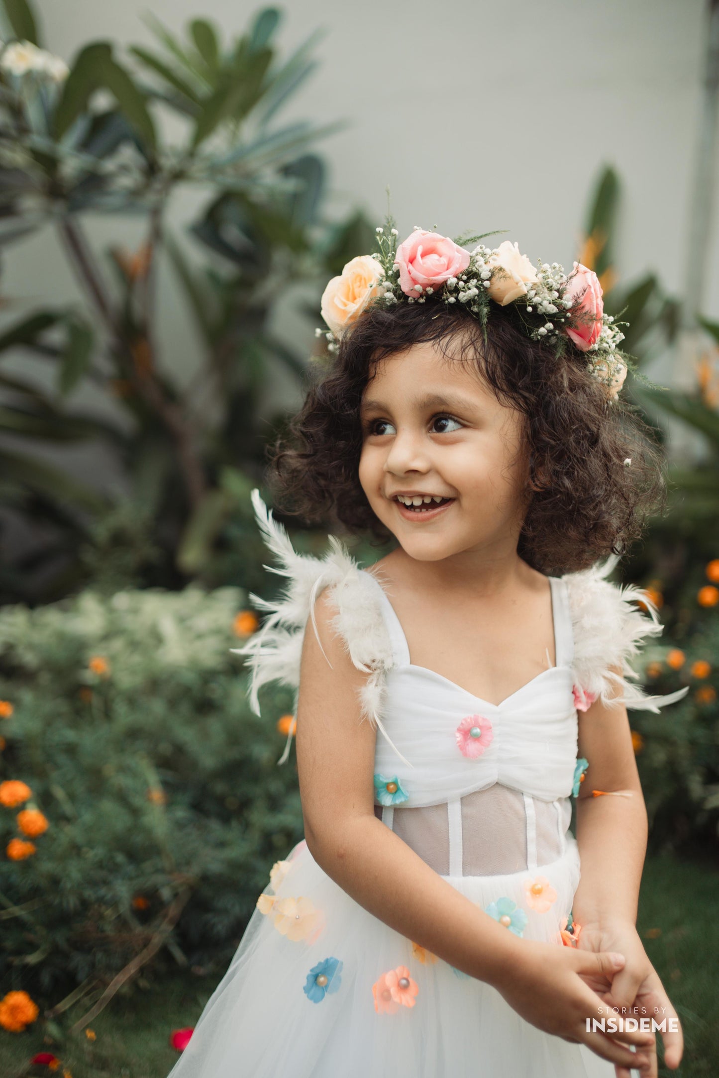 WHITE FLORAL CORSET PIECE WITH FEATHERS