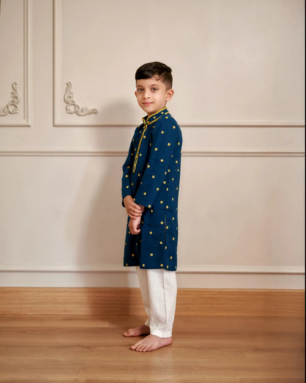 Hand Embroidered Flower Motifs Kurta With Pants