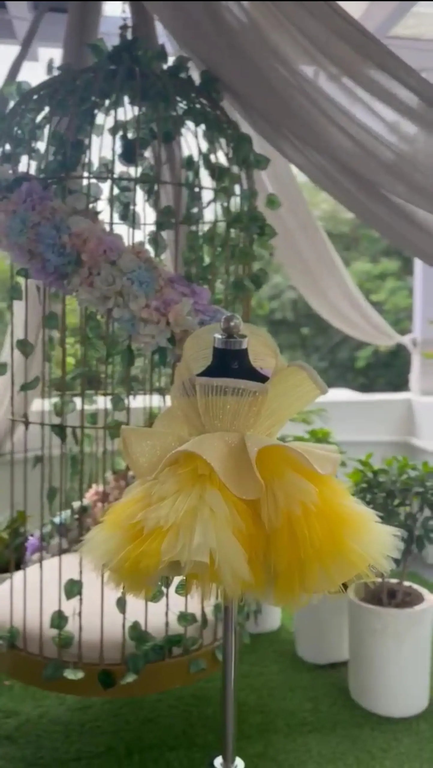 RING PIECE WITH FLAMINGO RUFLLES