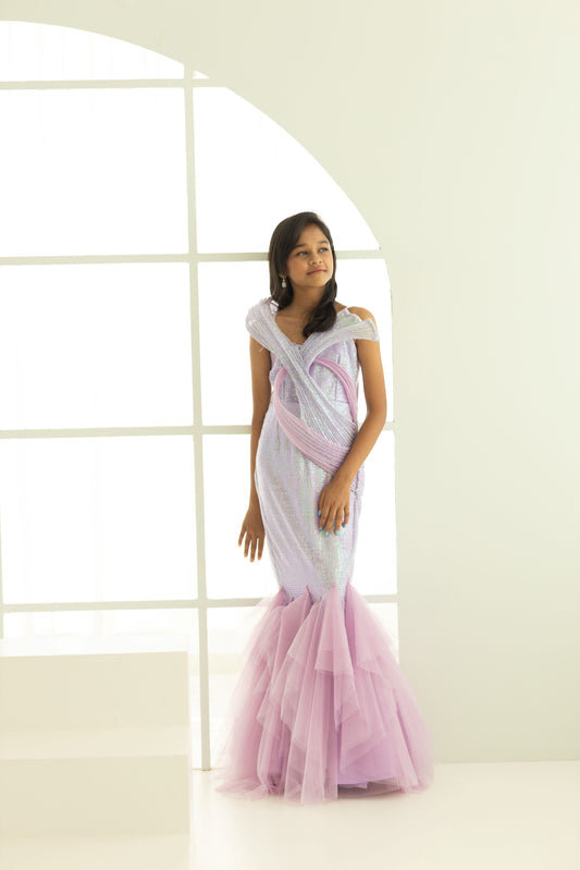 EXTRAVAGANT PIECE WITH NET TAIL SKIRT