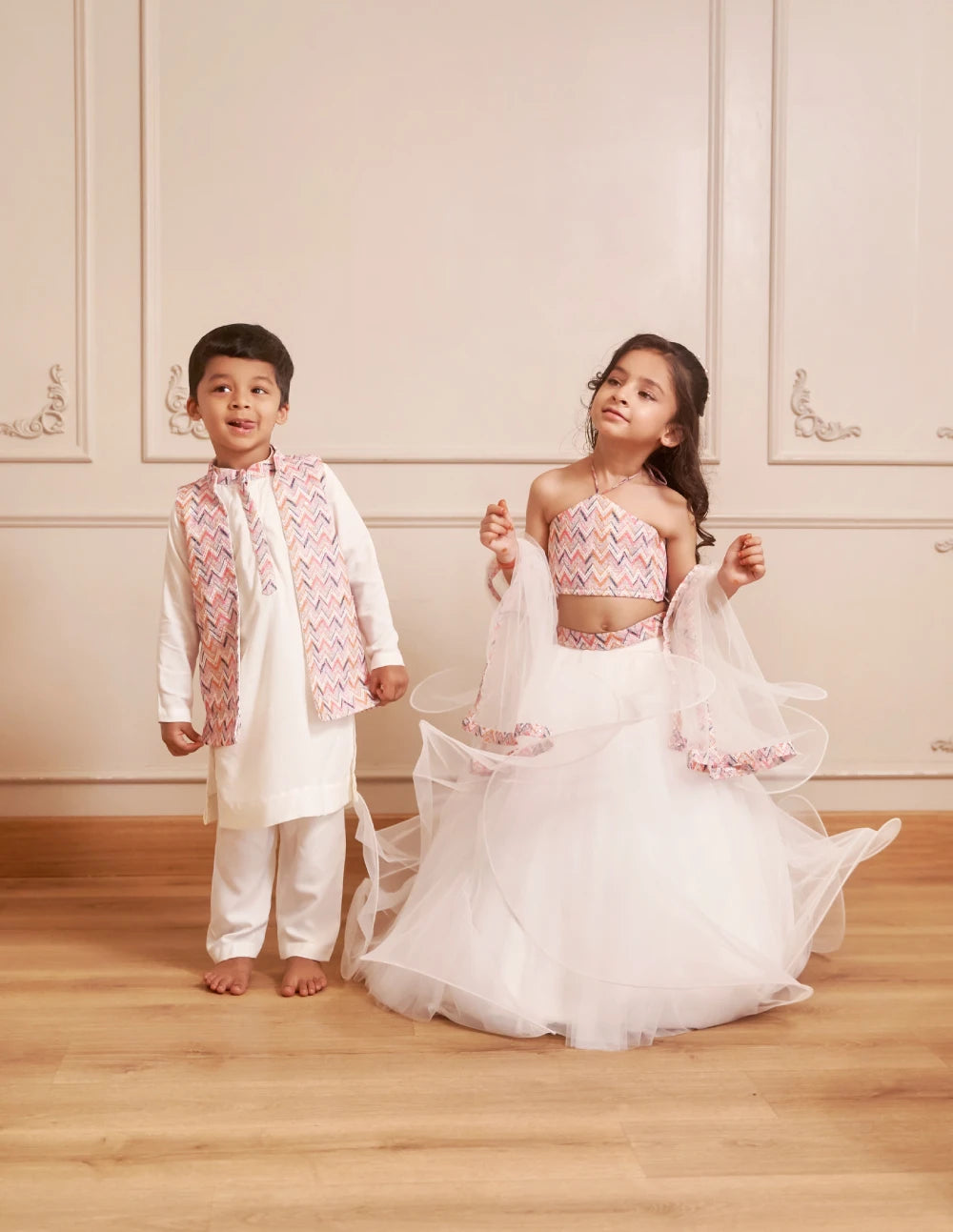 White Kurtha With Bottoms And Bandi
