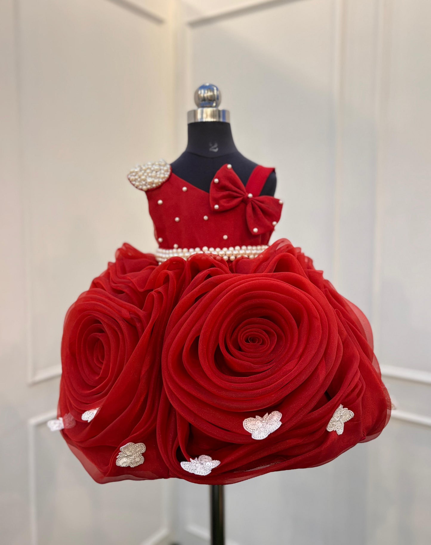 ROSE PIECE WITH BUTTERFLIES