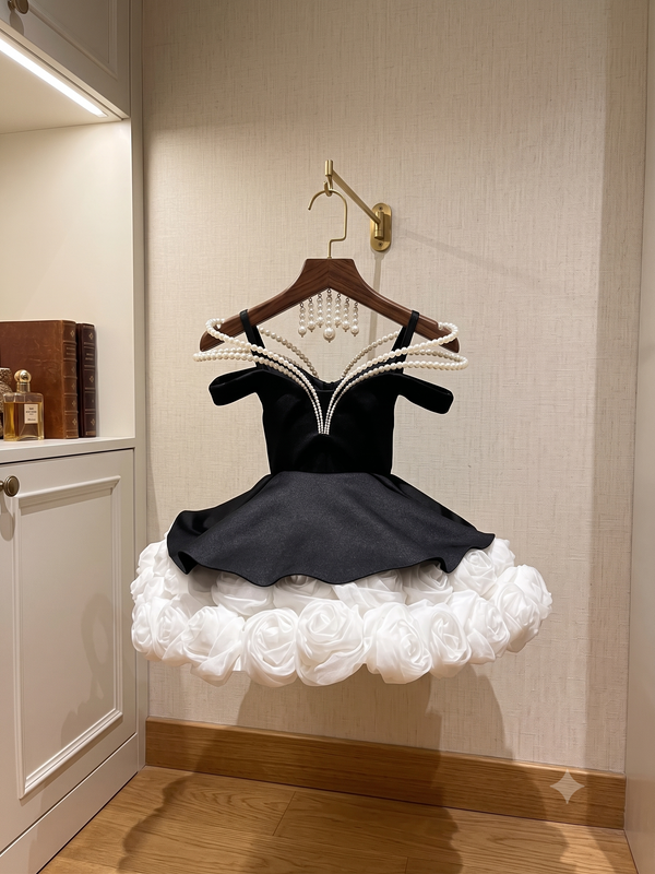 Black Fiona with Pearl Line