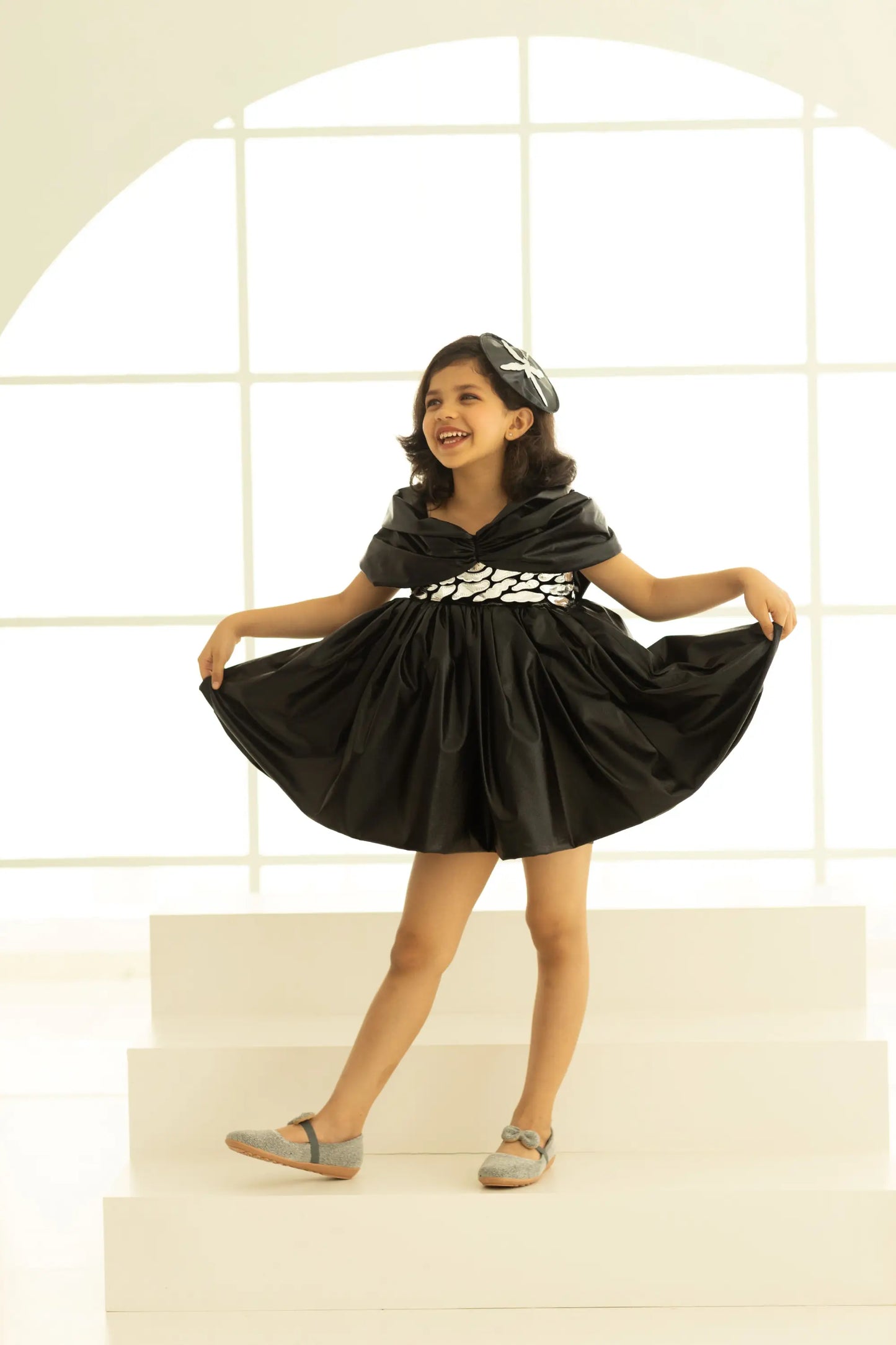 ELECTRIFYING PIECE WITH A CUTE BALLON SKIRT