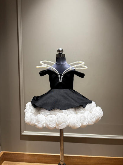 BLACK SCUBA PIECE WITH PEARL WIRE AND ORGANZA FLOWER