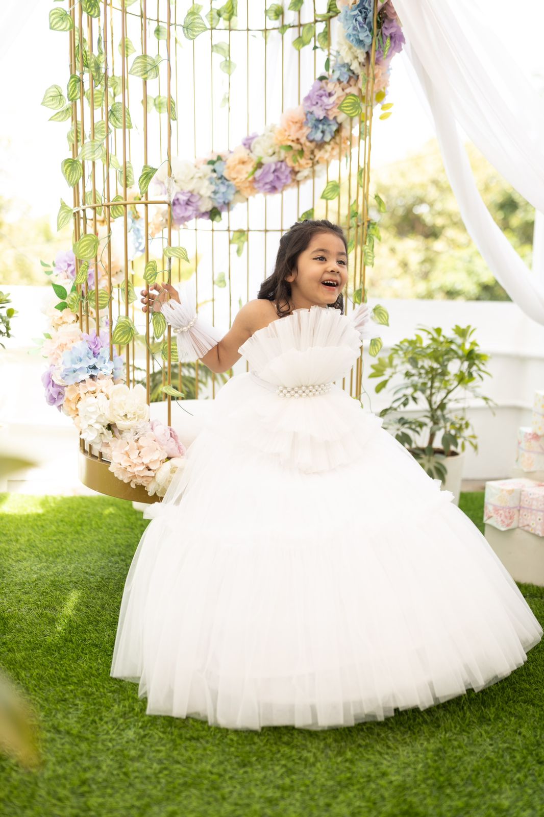 WHITE LAYERED TUBE GOWN WITH A DETACHABLE DRAPE