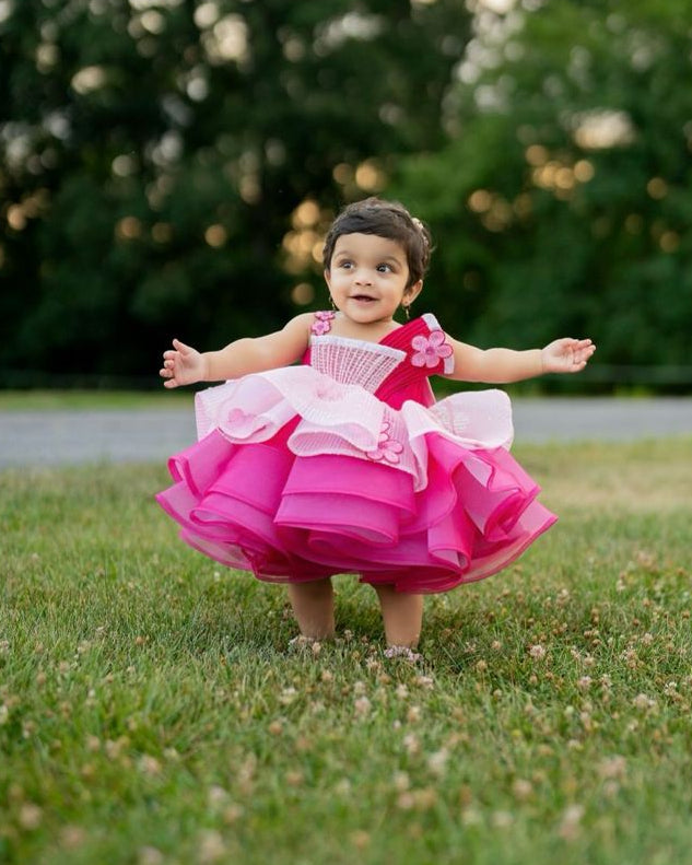 AN ORGANZA SEQUINS PEPLUM SKIRT WITH DAISY